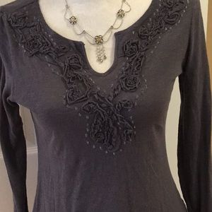 Long sleeve gray top with shiny silver stitching